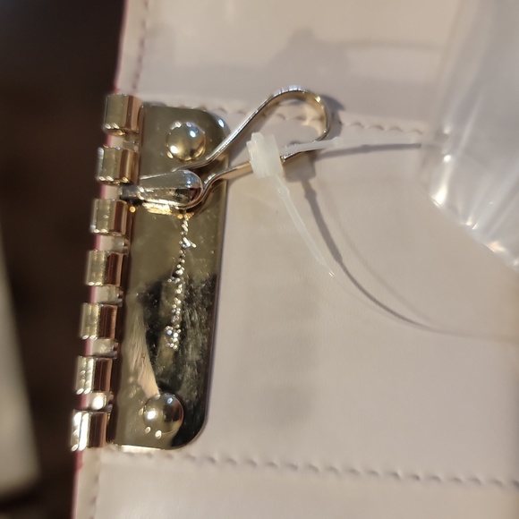 New and Authentic Salvatore Ferragamo key case - Picture 7 of 8